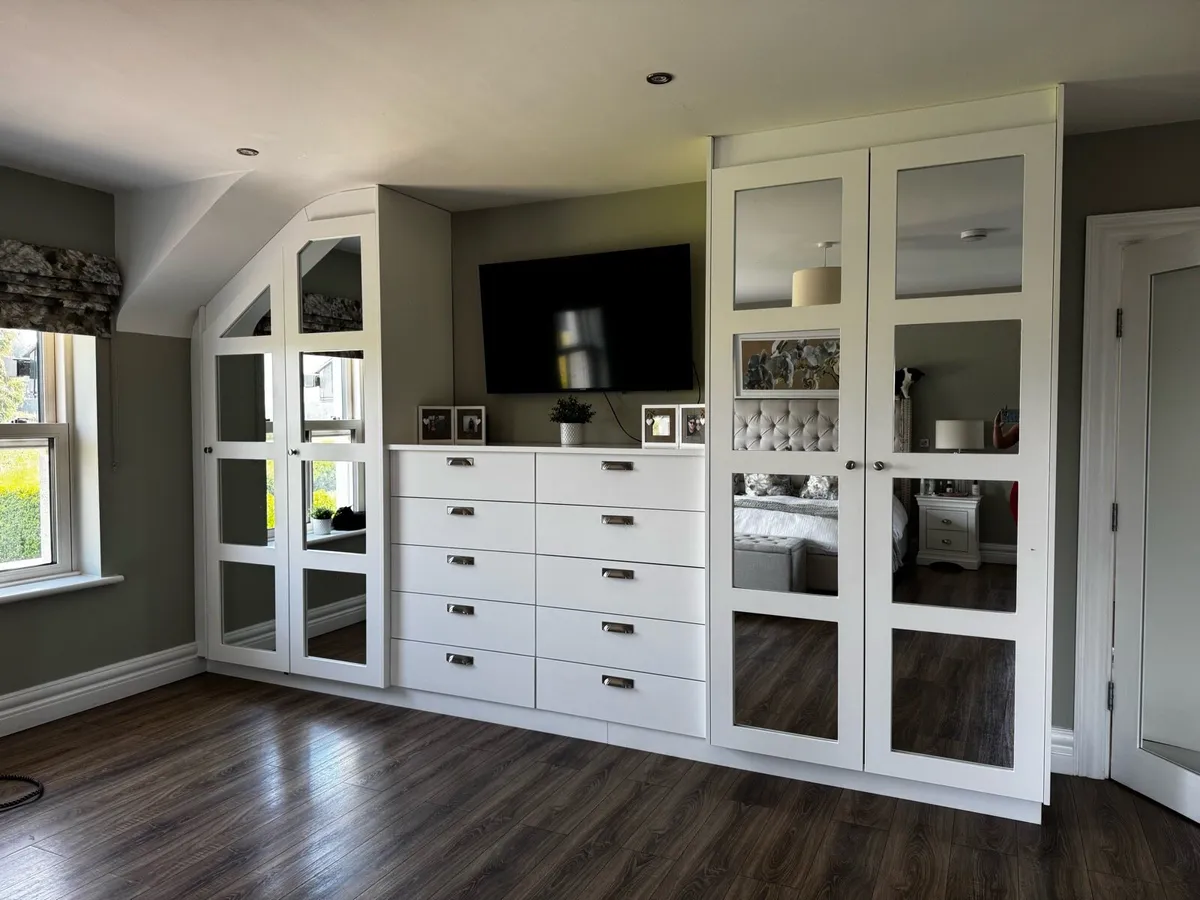 White mirror fitted wardrobes with 10 drawer chest - Image 2