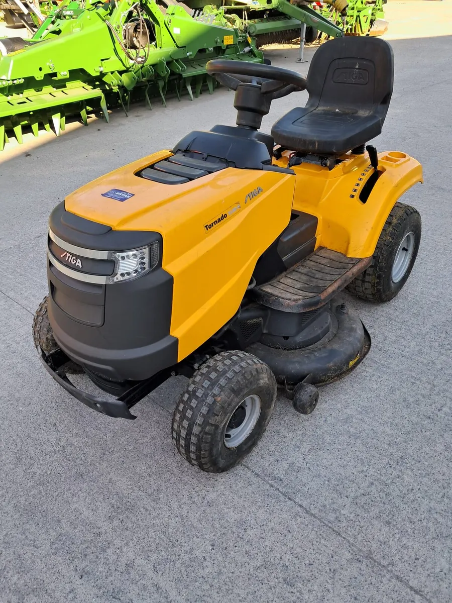 Stiga Tornado 3108H Ride On Lawnmower - Image 1