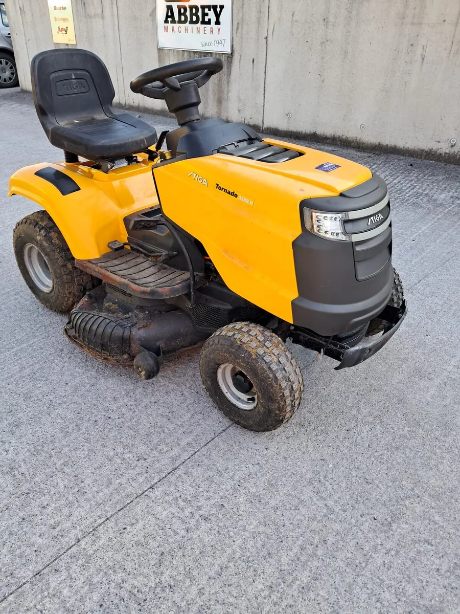 Stiga Tornado 3108H Ride On Lawnmower - Image 2