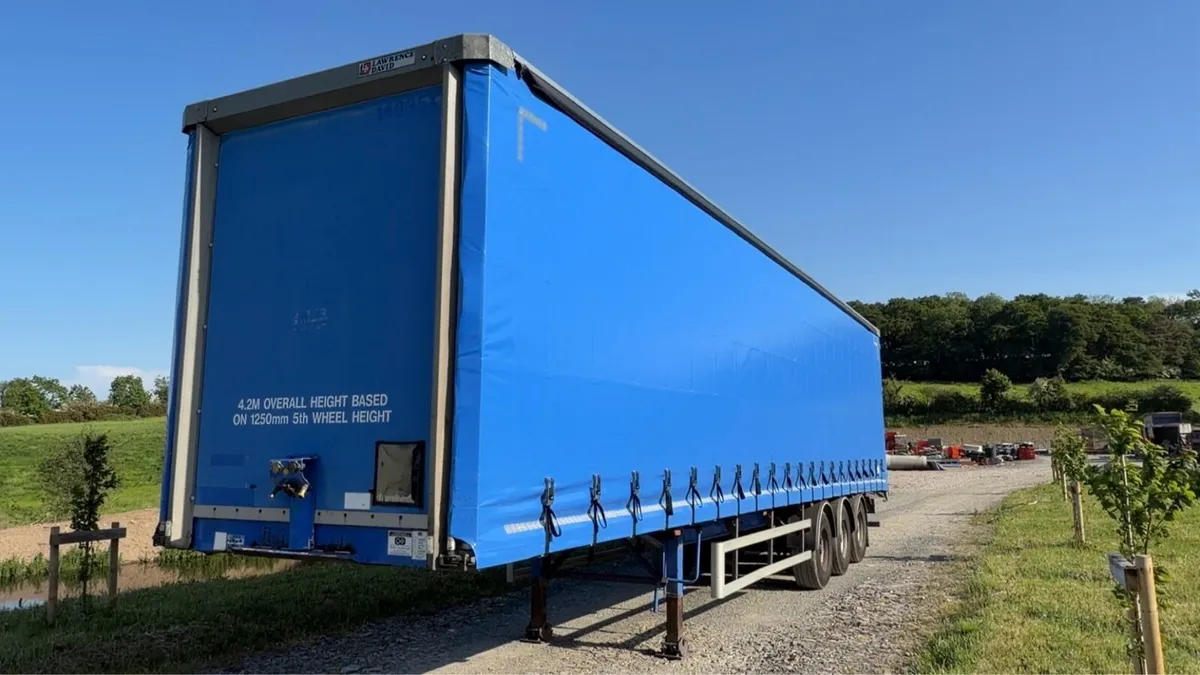 Curtainsider trailer - Image 1