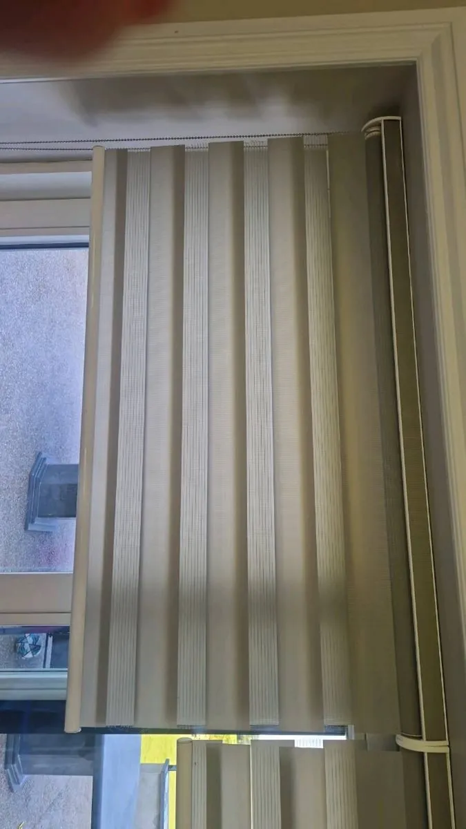Day & night blinds - Image 1