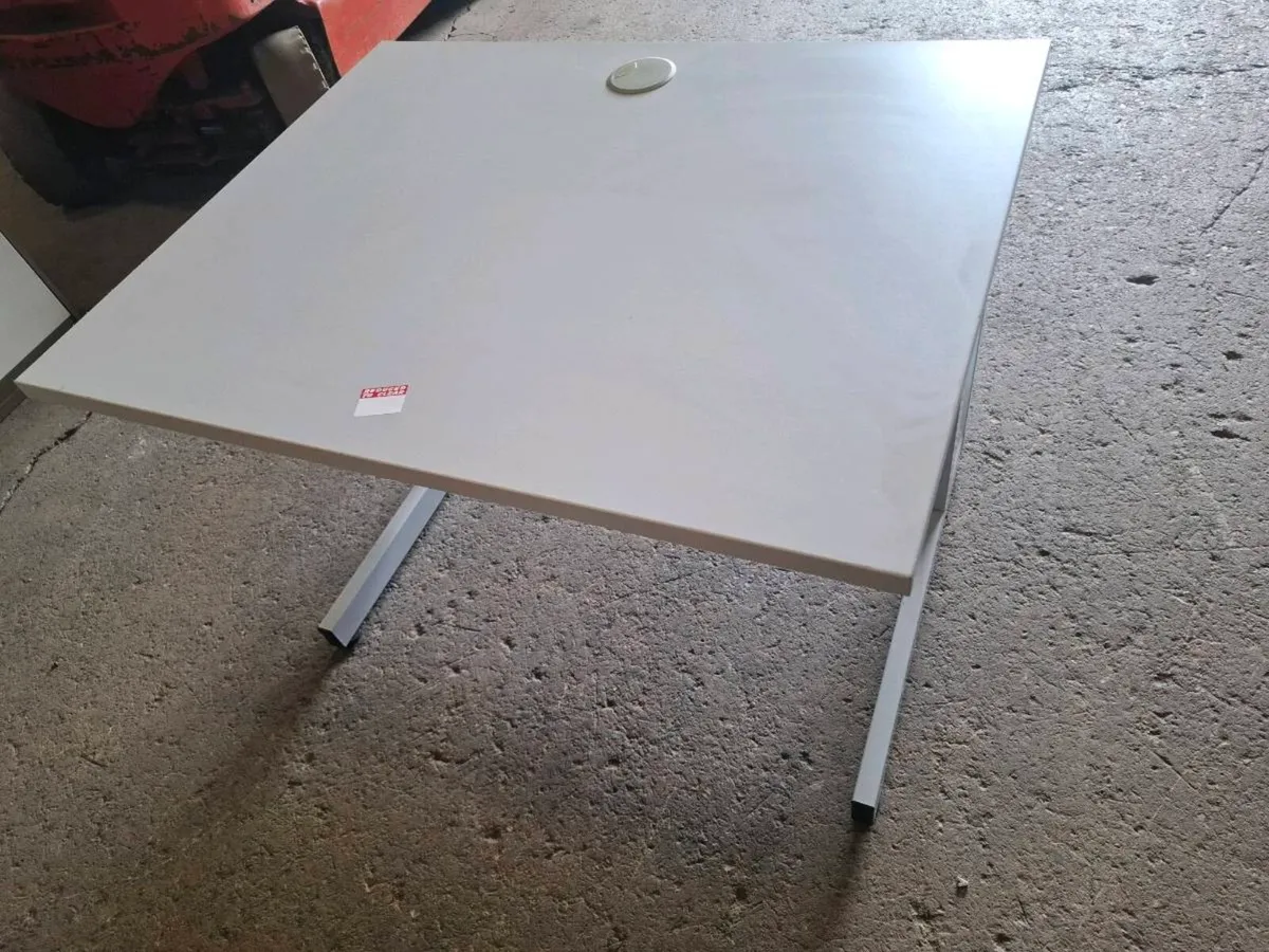 Office desks - Image 2