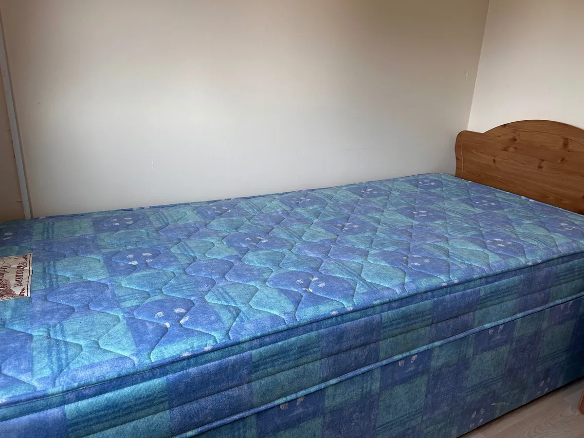 Single bed - Image 1