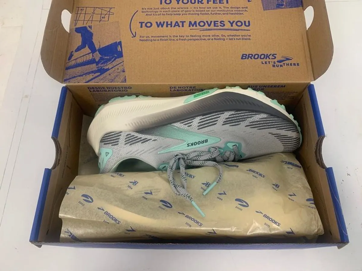 Brooks Ghost Trail Runners Size UK 6.5 - Image 2