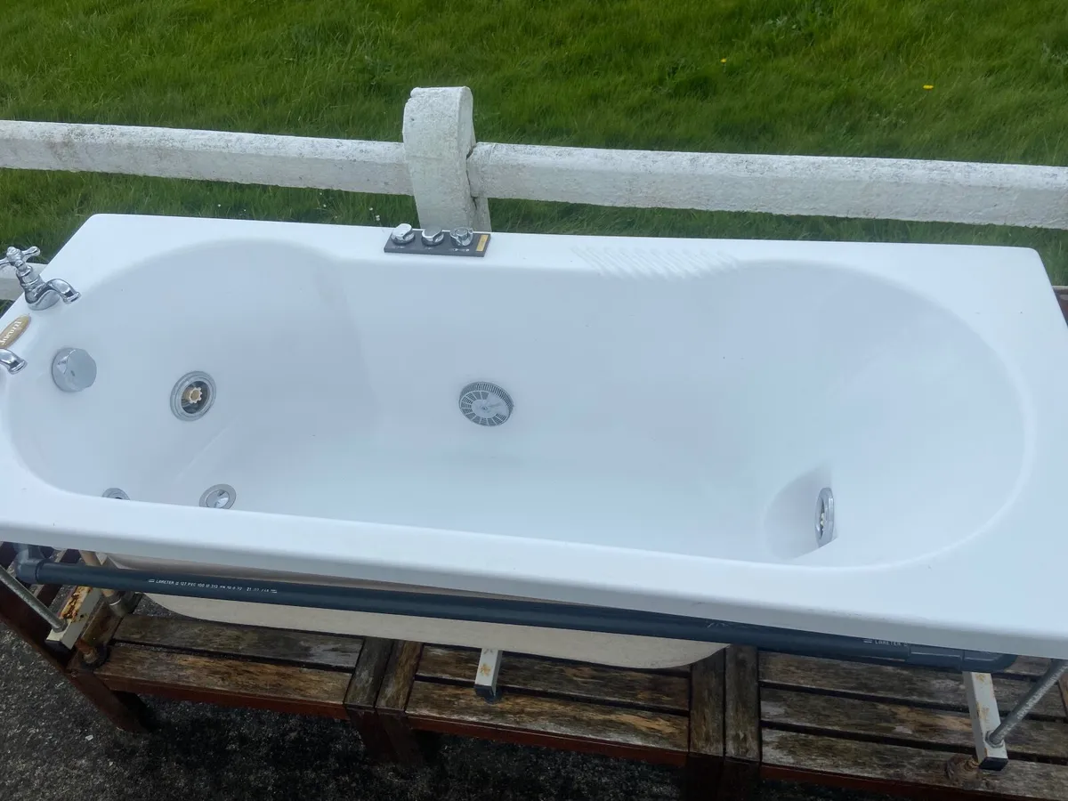 Bath Jacuzzi - Image 1