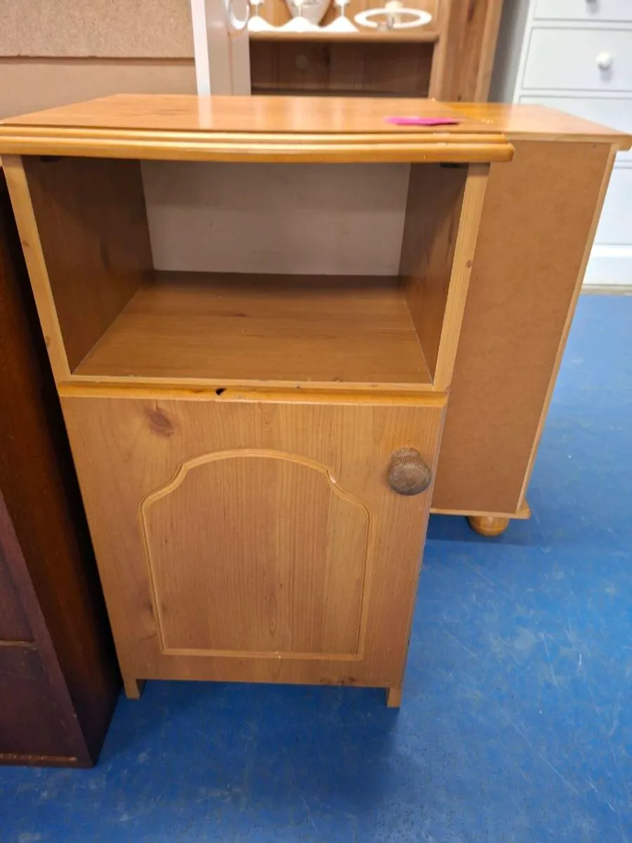 BEDSIDE LOCKER - Image 1