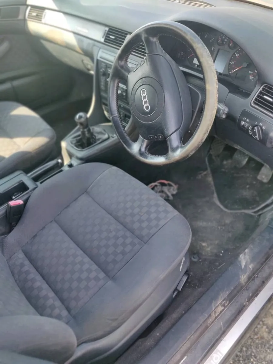 Audi A6 2001 - Image 2
