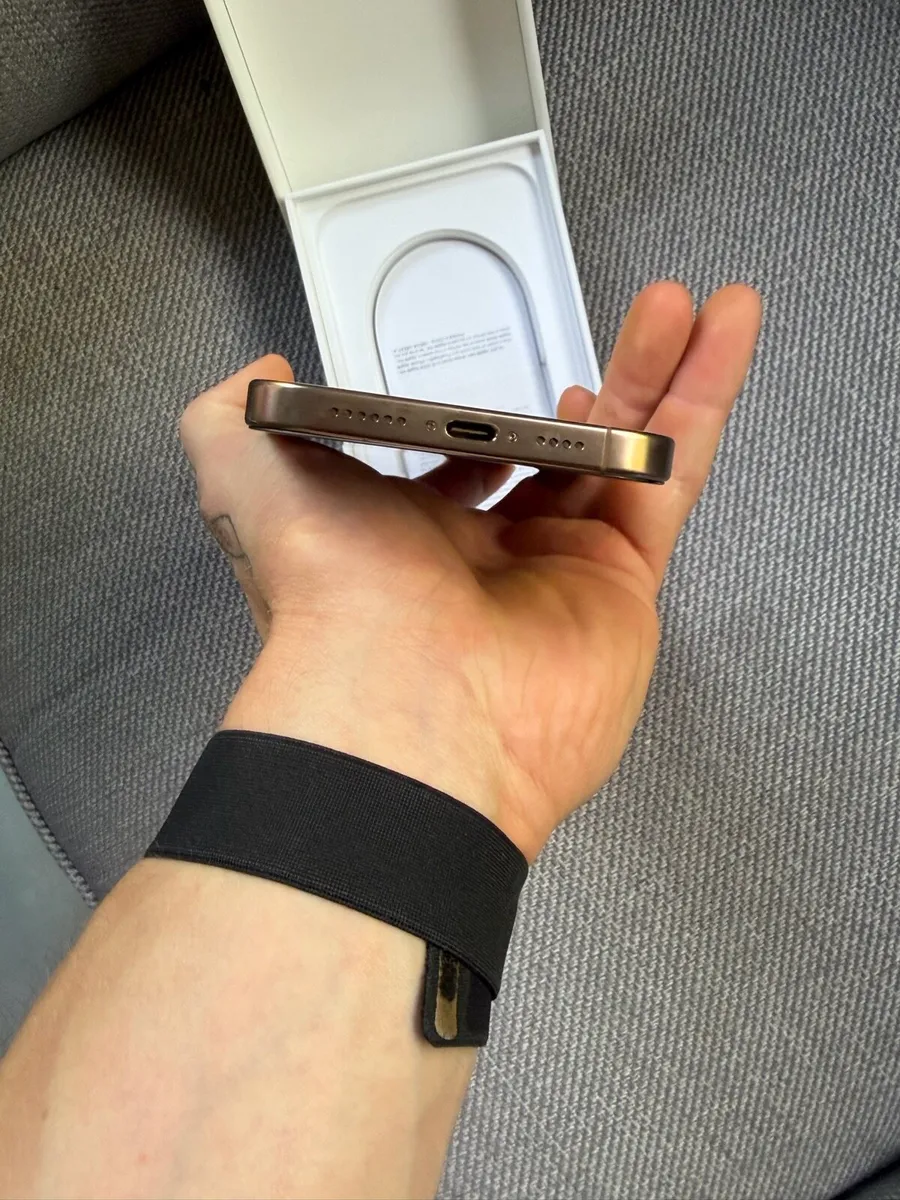 iPhone 16 pro max, unlocked - Image 3