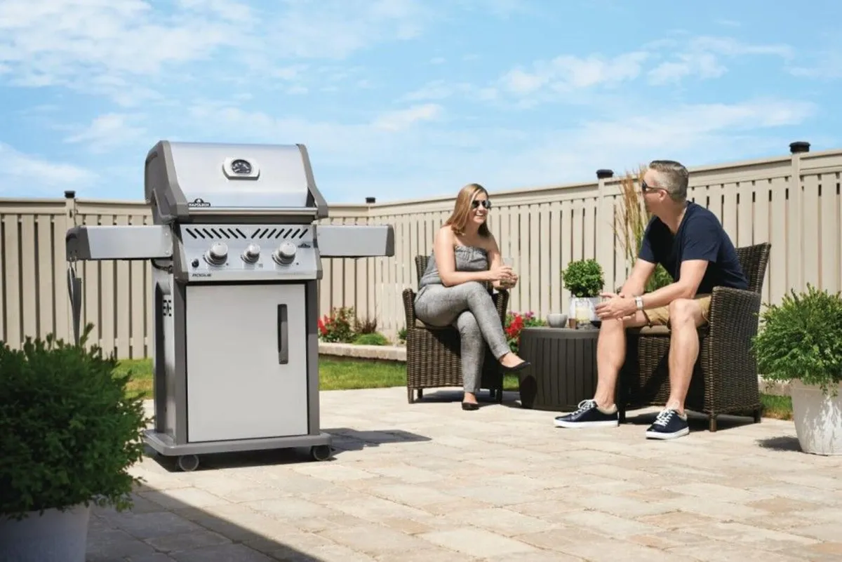Barbecue SALE -Napoleon Rogue XT 365 SIB - Image 2