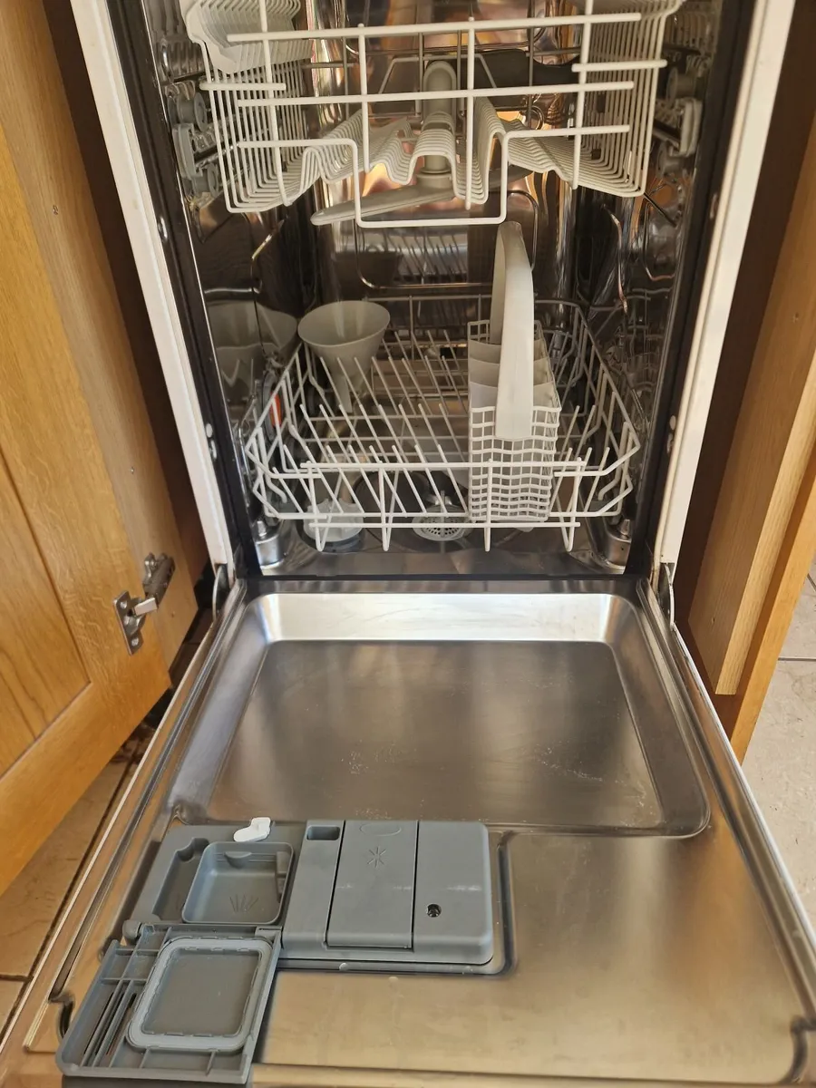 Dishwasher Integrated Half size - Image 1