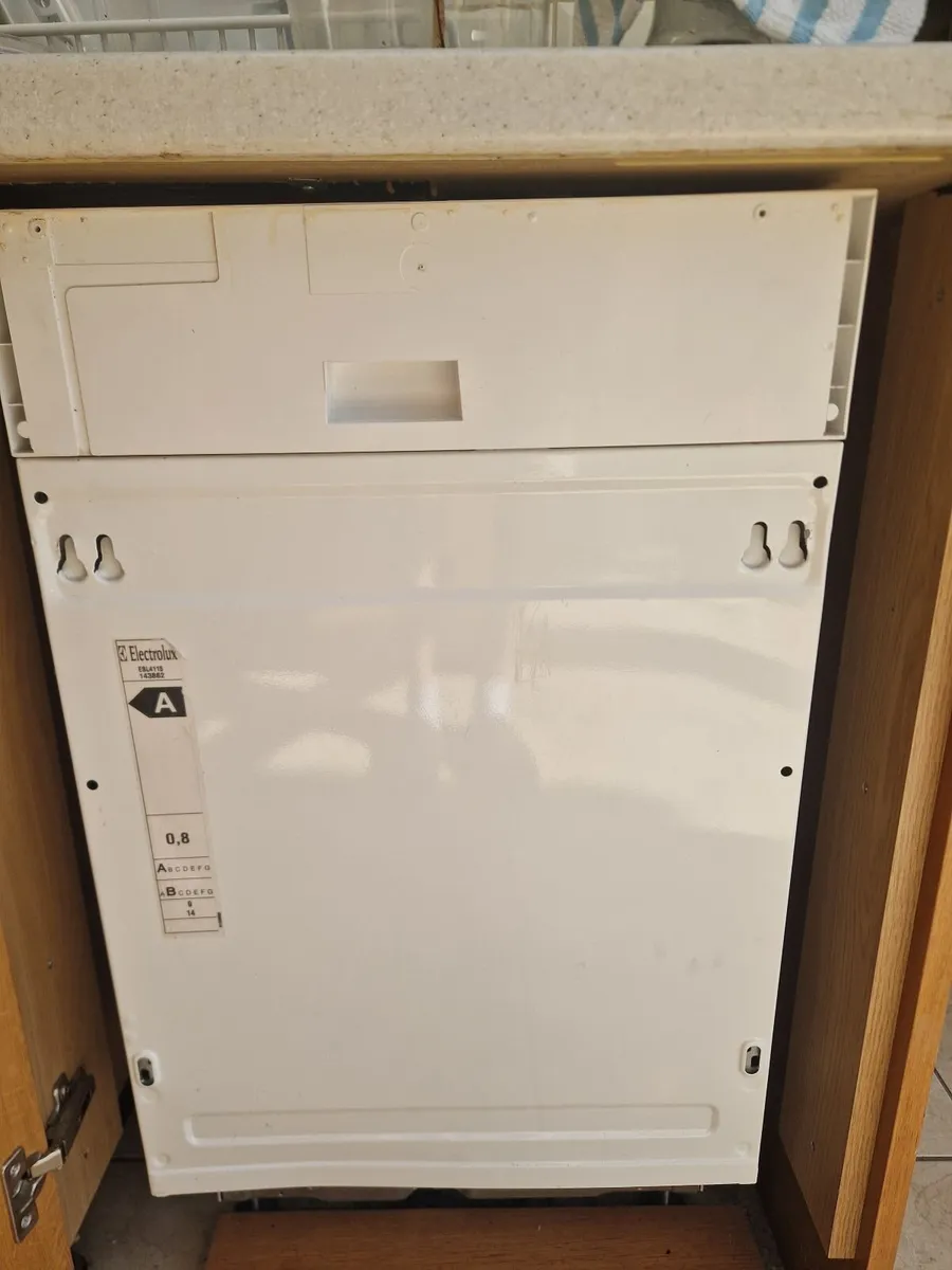 Dishwasher Integrated Half size - Image 3