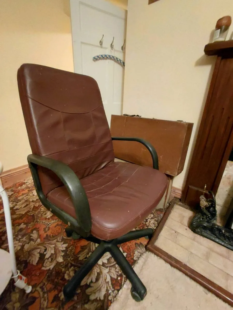 Office chair - Image 1