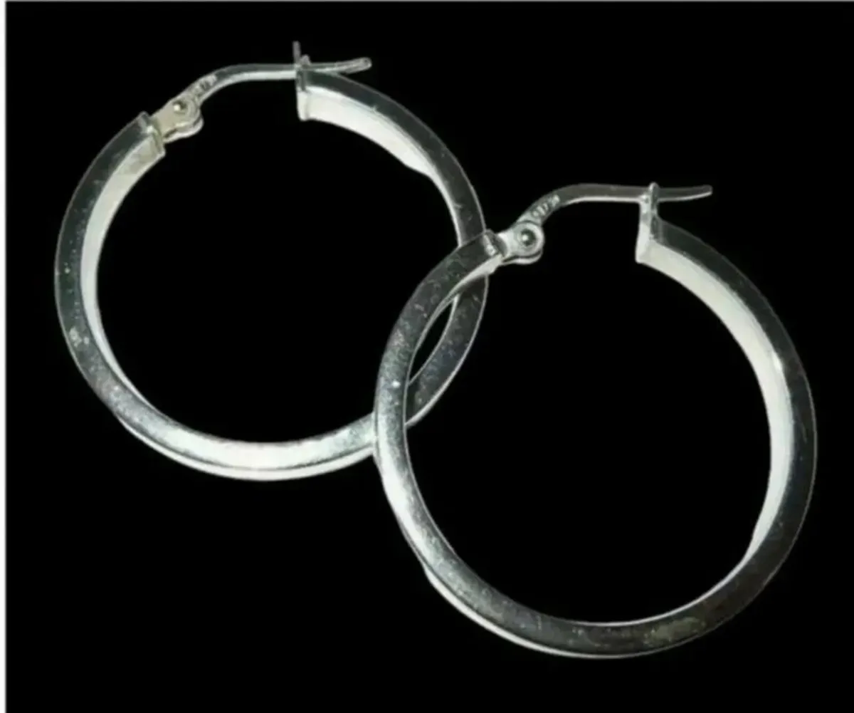 Vintage 9ct White Gold Hallmarked Hoop Earrings - Image 4