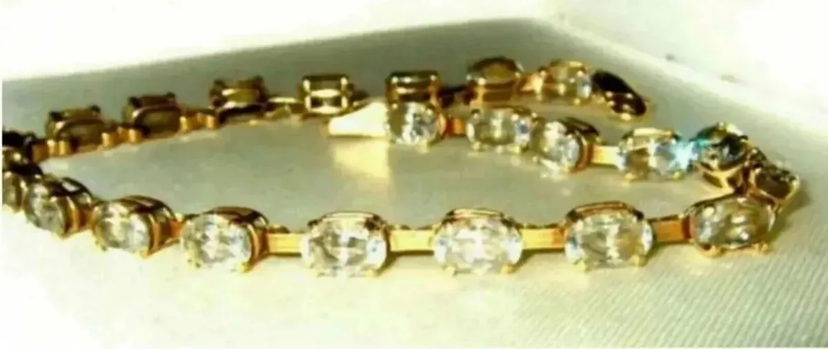 Vintage Hallmarked 14ct Gold Tennis Bracelet - Image 2