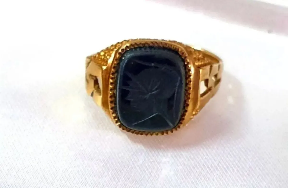 Hallmarked Vintage Gentleman's Signet Ring - Image 1