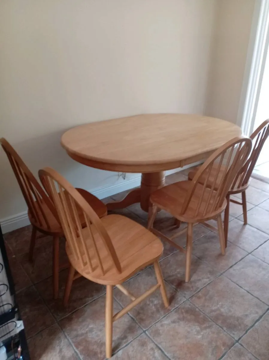 Table and 4 chairs - Image 2