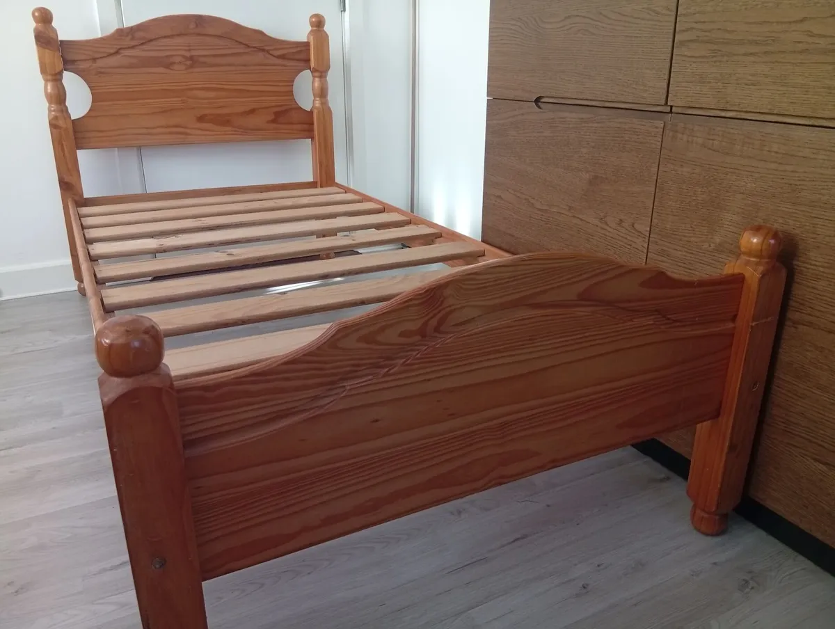 Solid wood Quality Sturdy single bed frame - Image 1