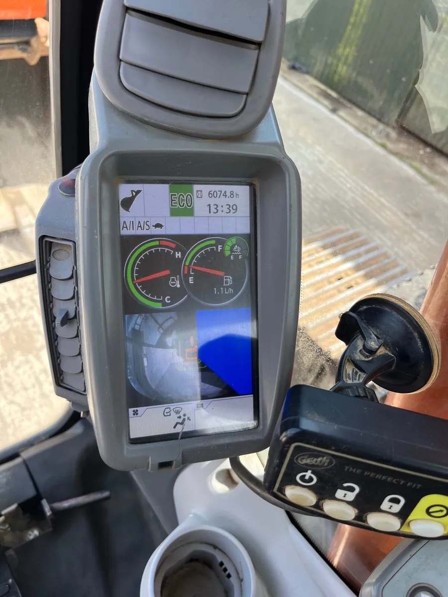 Hitachi Zaxis 130-6 - Image 2