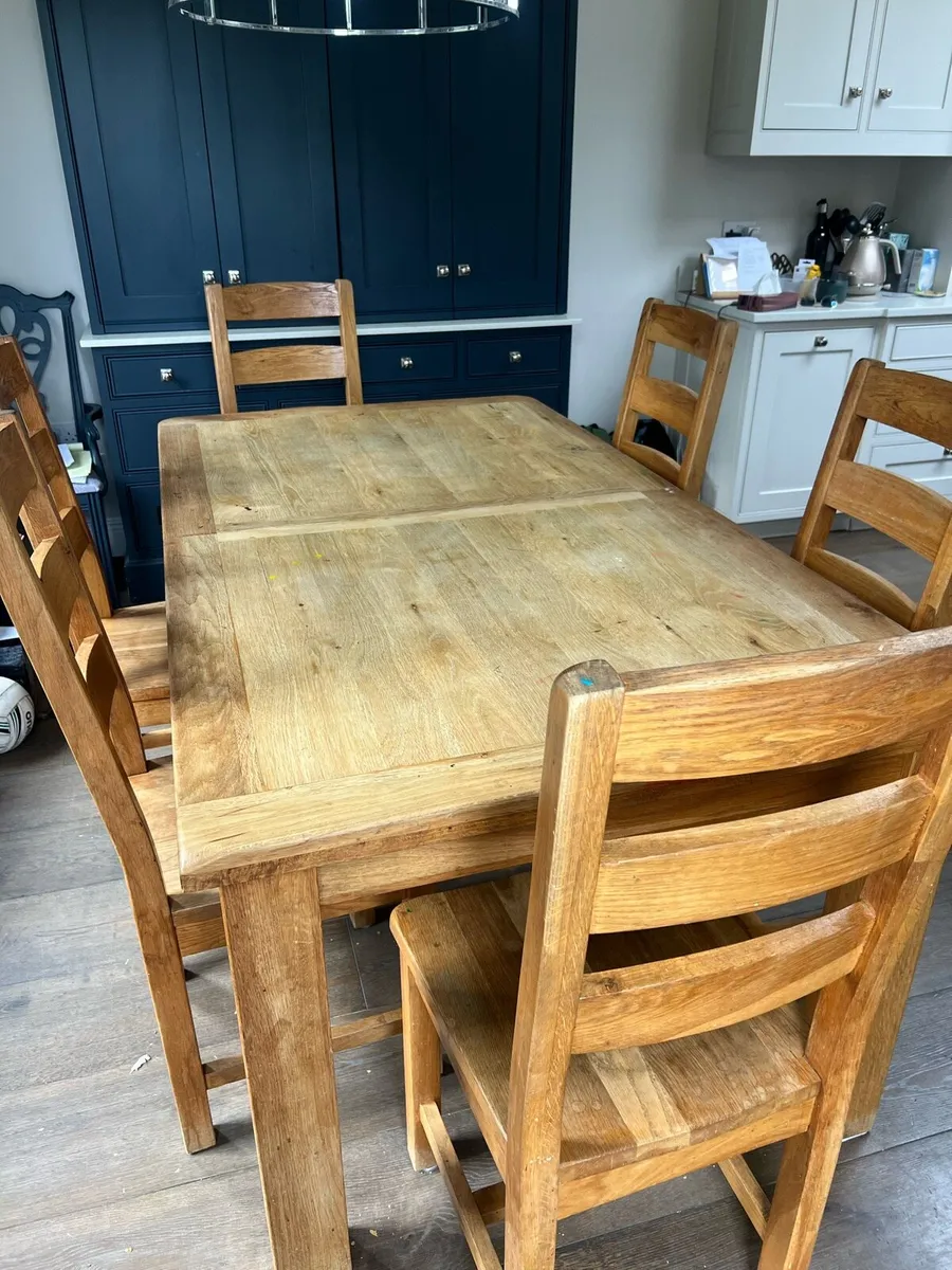 Table and chairs - Image 2