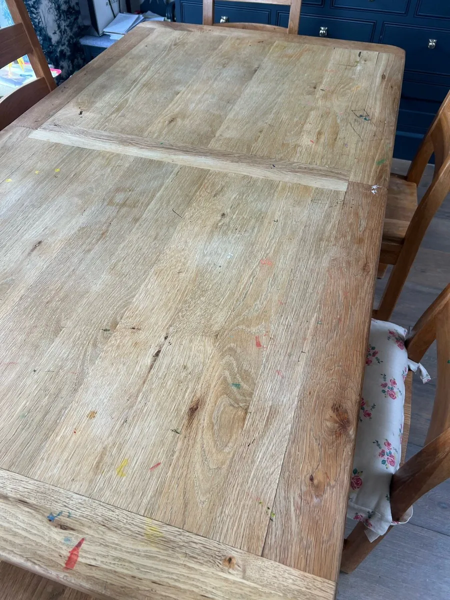 Table and chairs - Image 3