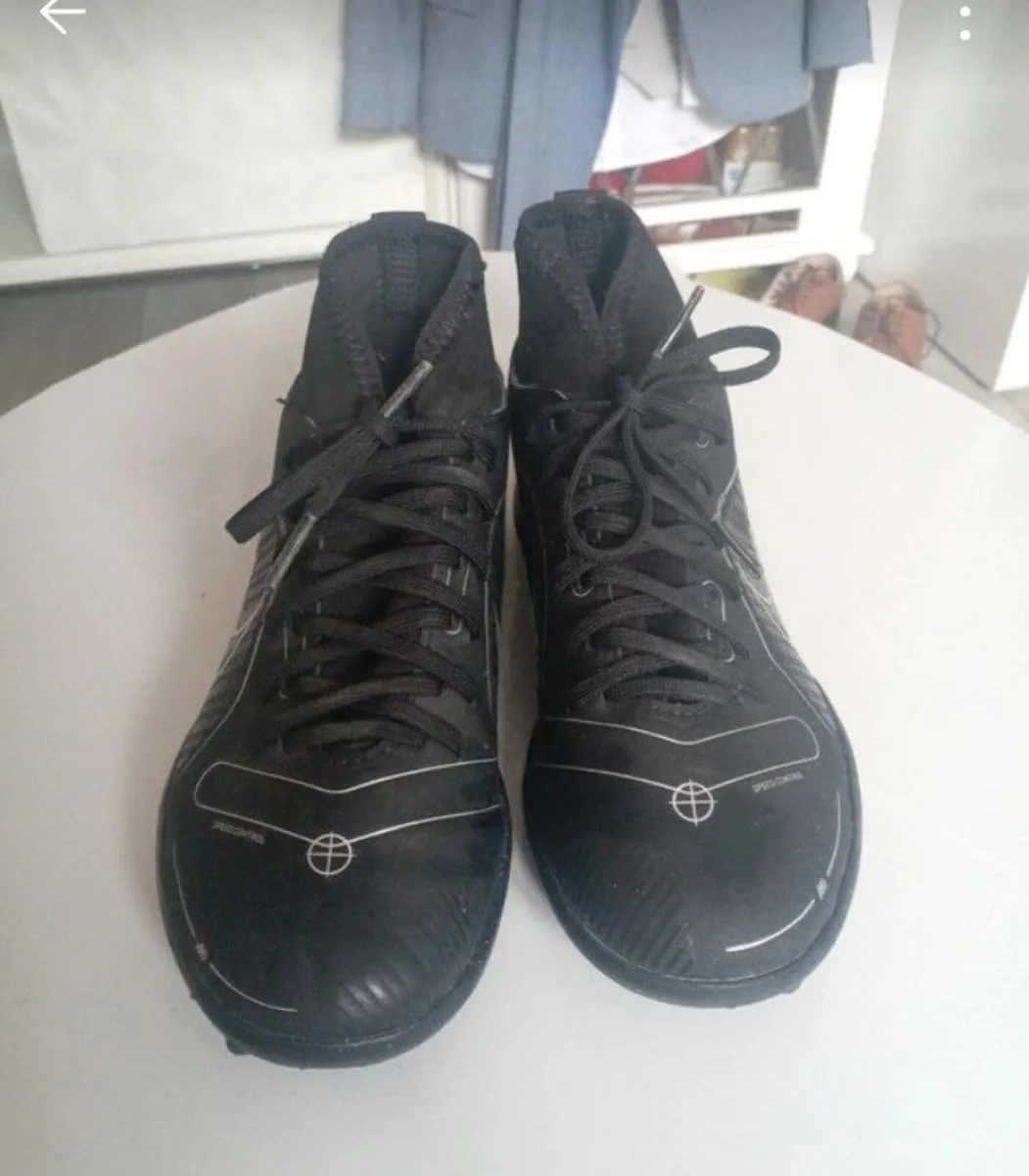 Football shoes - Image 2