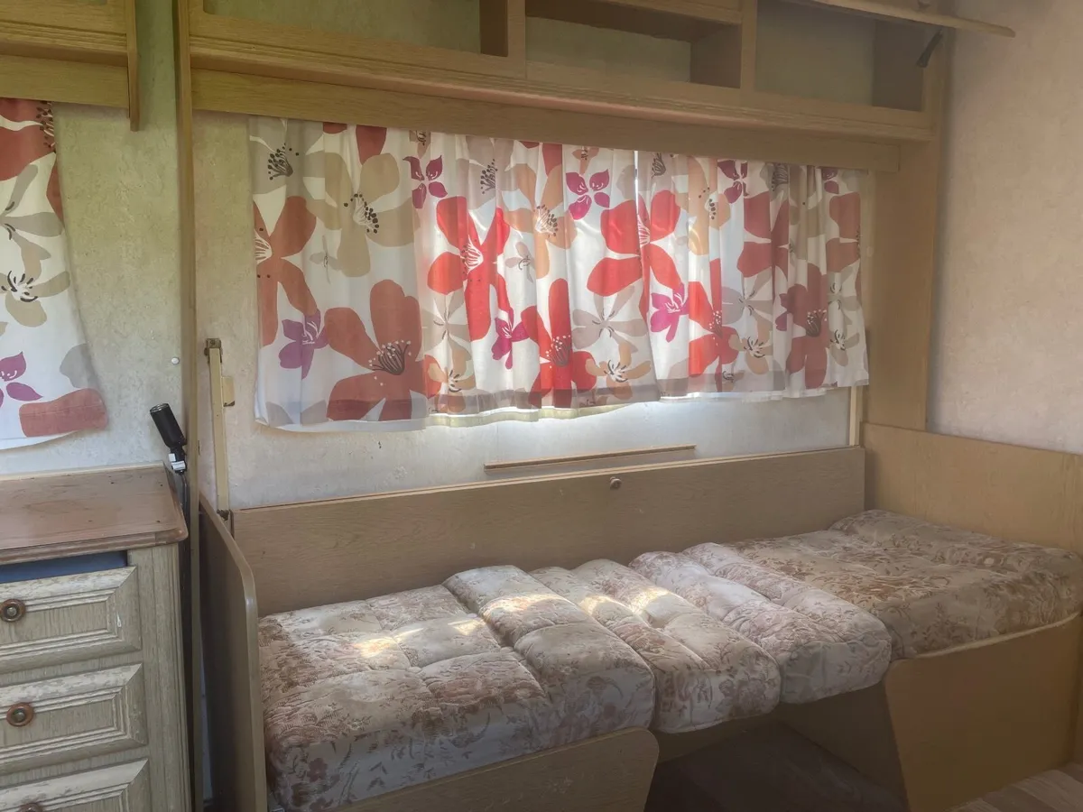 Caravan - Image 2