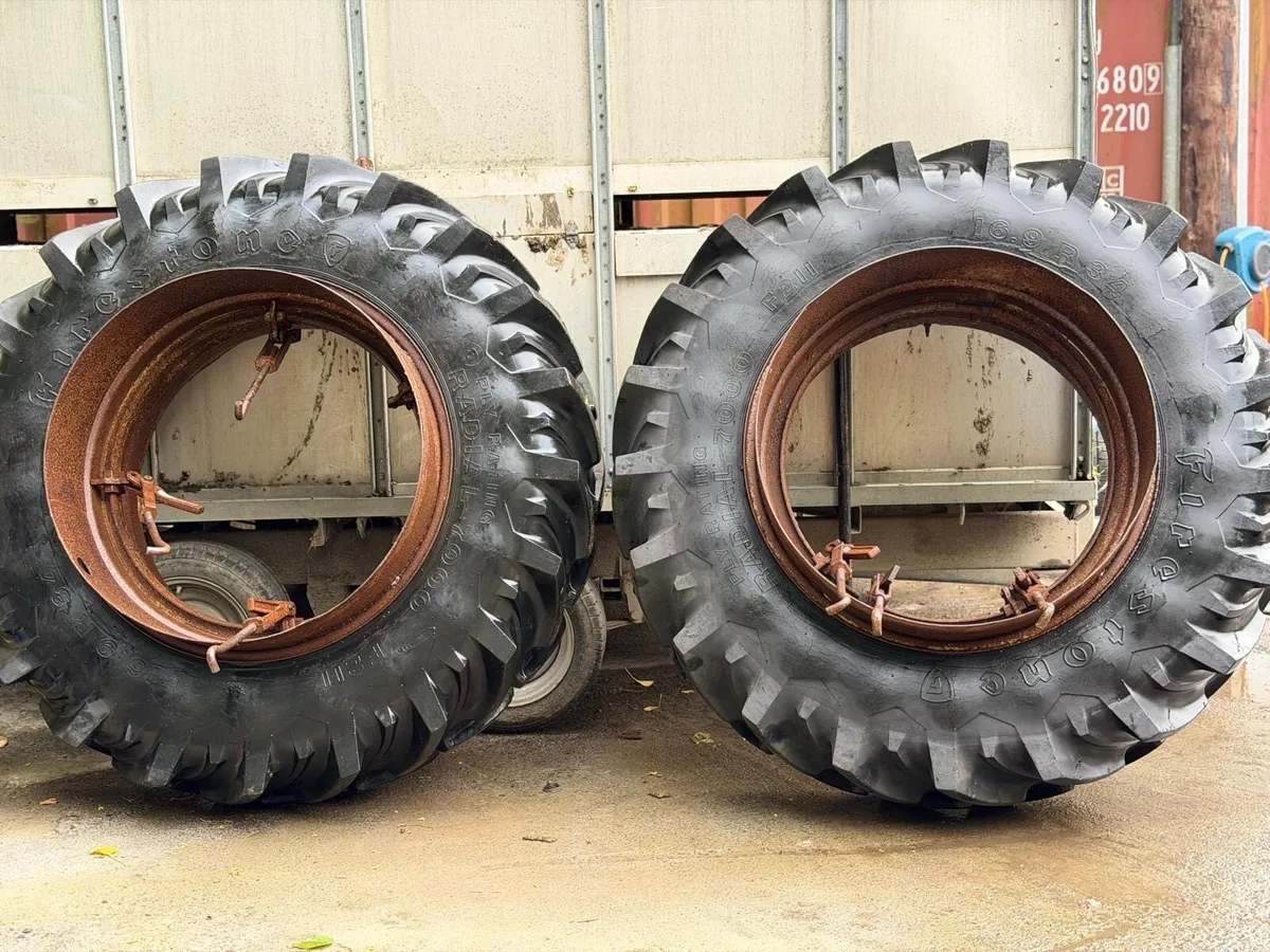 16.9 R34 Dual Wheels C/W Clamps - Image 2