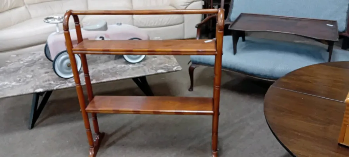 Antique Mahogany Shelved Towel Rail - Image 1