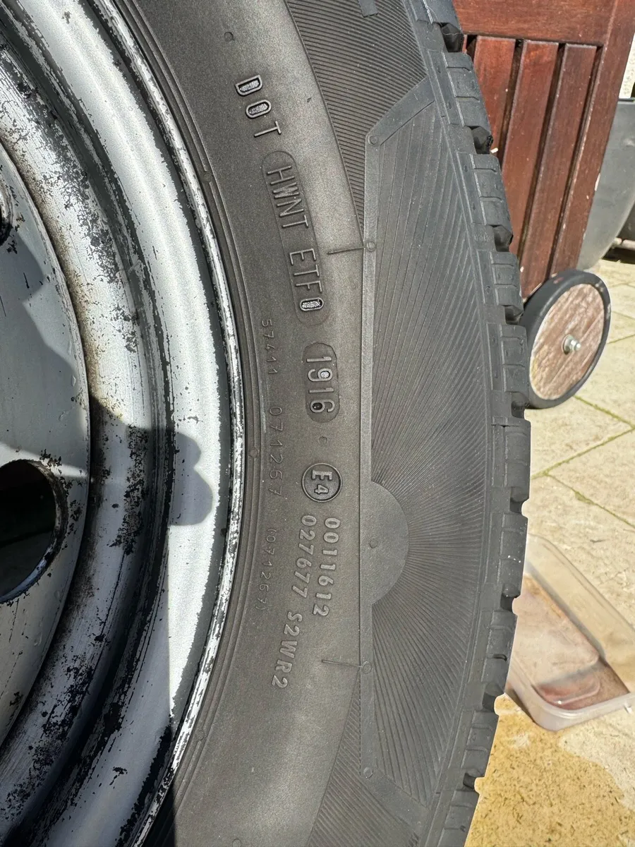 4x 15" Genuine Steel Wheels with tyres & hubcaps - Image 1