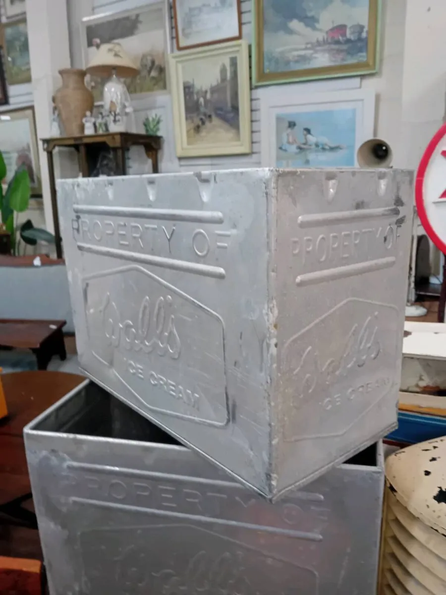 Original Aluminium Walls Ice Cream Containers - Image 1