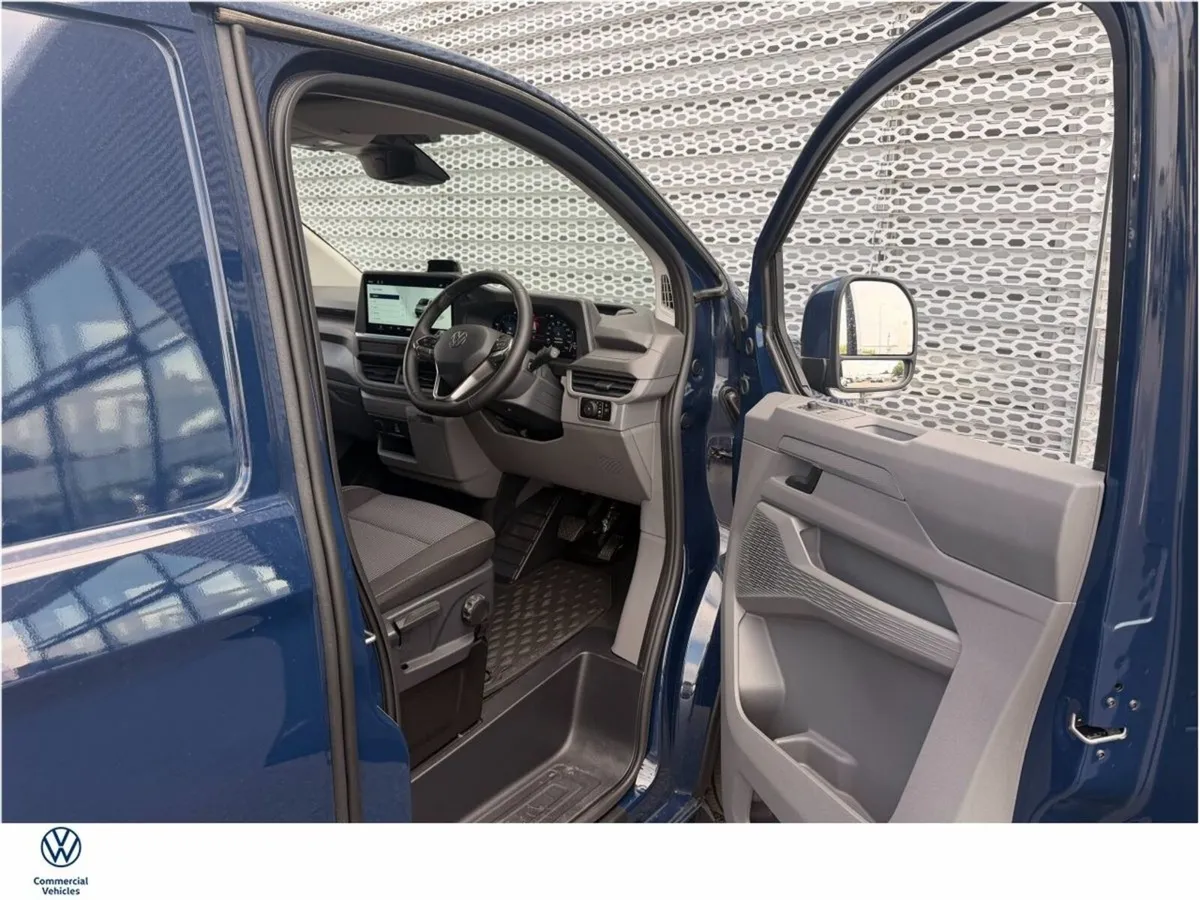Volkswagen Transporter HIGHLINE LWB 170HP AUTOMATI - Image 2