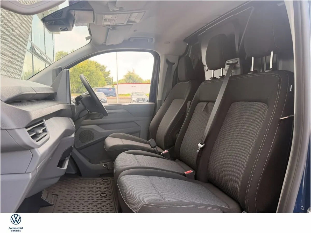 Volkswagen Transporter HIGHLINE LWB 170HP AUTOMATI - Image 4