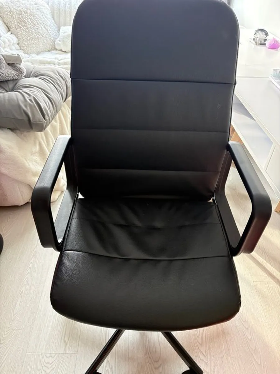 office chair  black adjustable height - Image 1