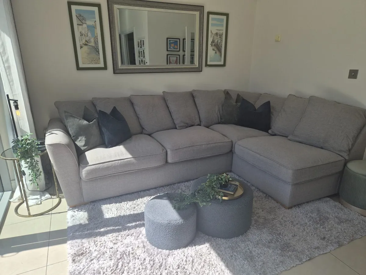 Corner sofa - Image 1