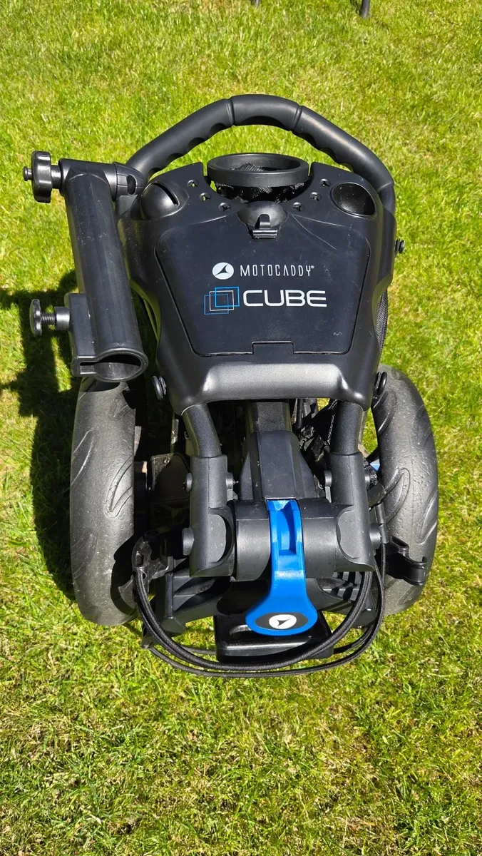 Motocaddy Cube Golf Trolley - Image 2
