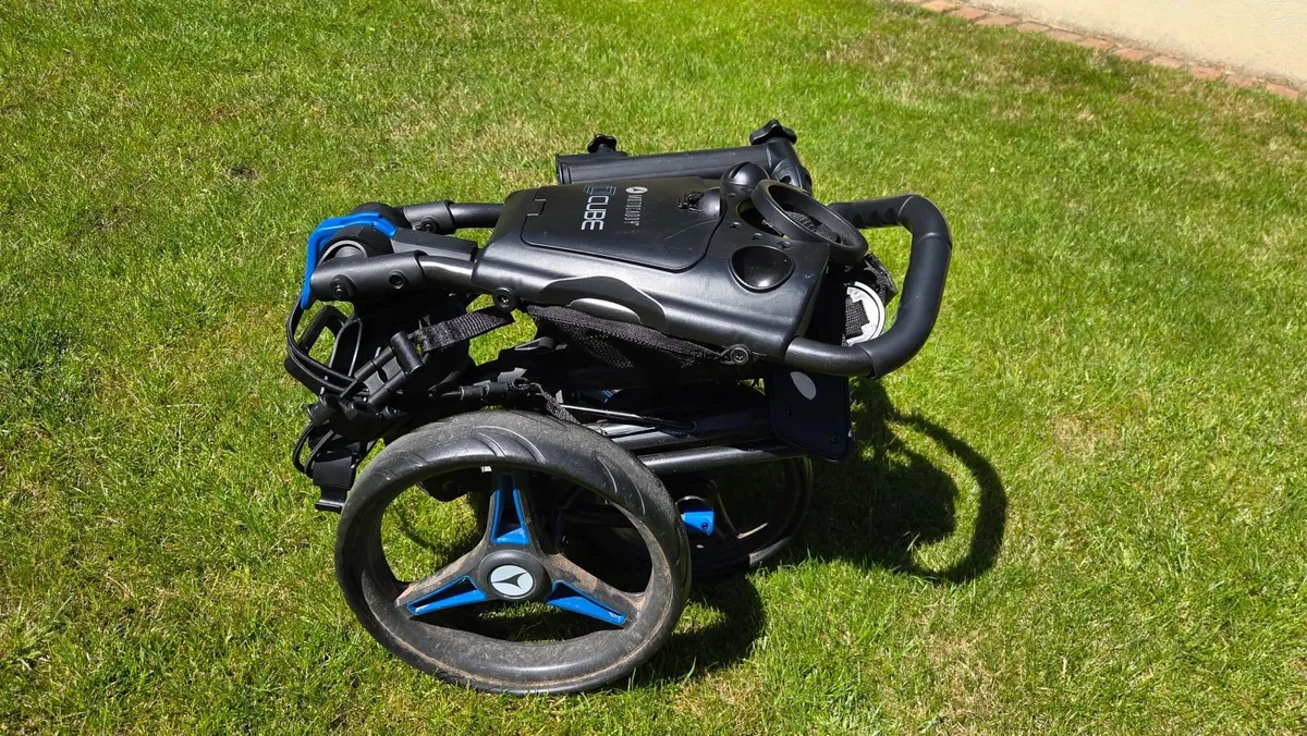 Motocaddy Cube Golf Trolley - Image 3