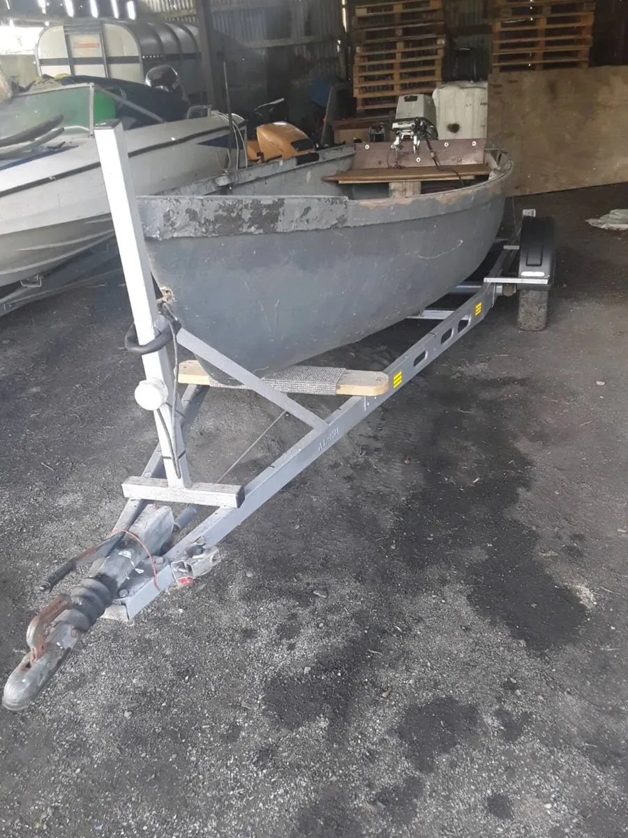13 ft fishing boat with engine and trailer. - Image 1