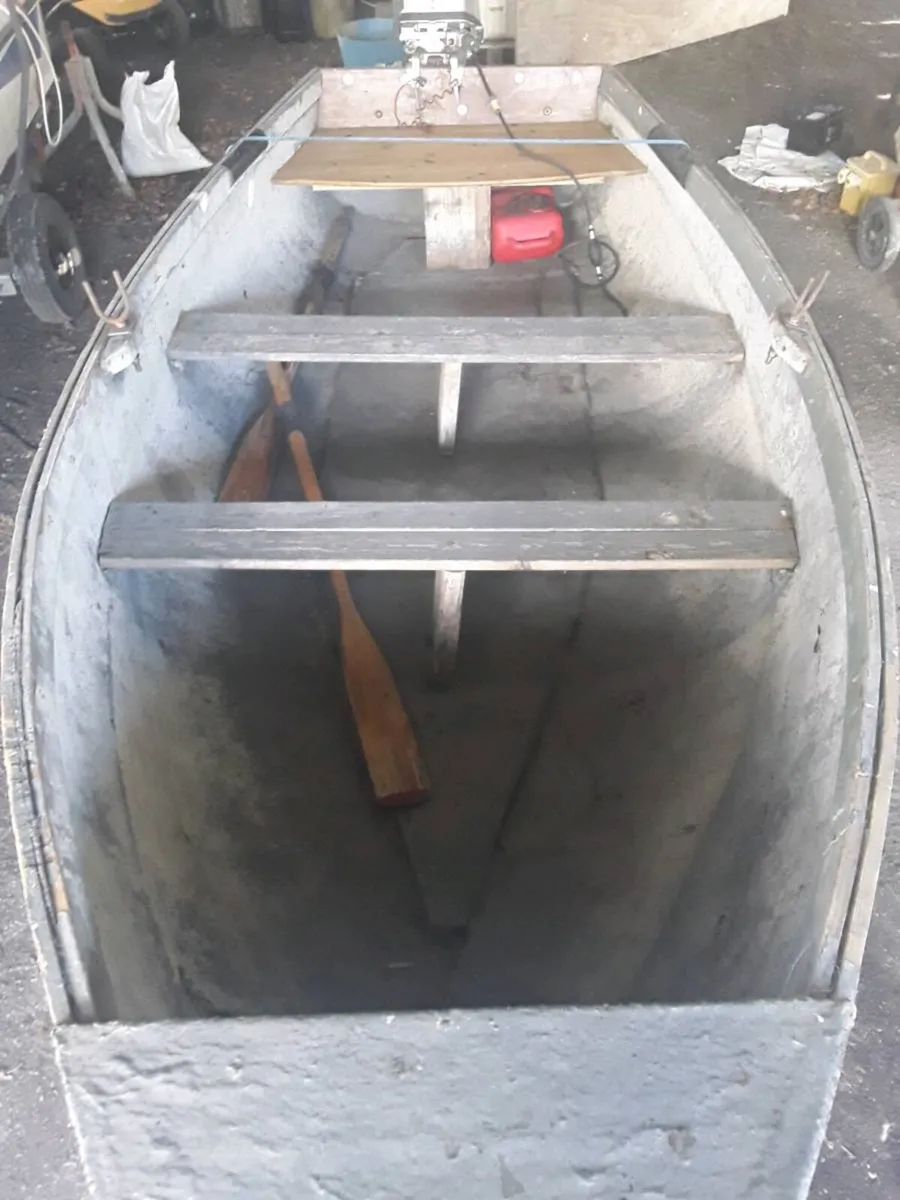 13 ft fishing boat with engine and trailer. - Image 4