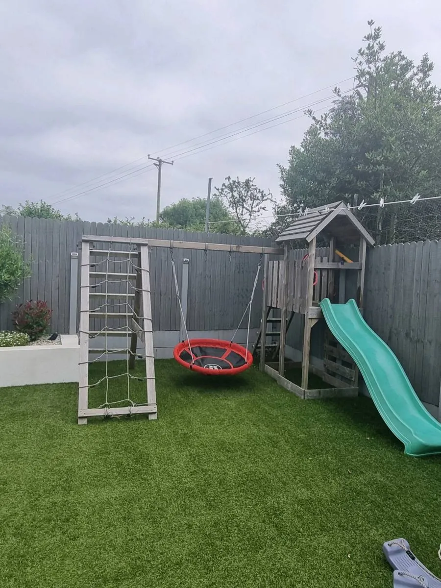 Swing set - Image 1