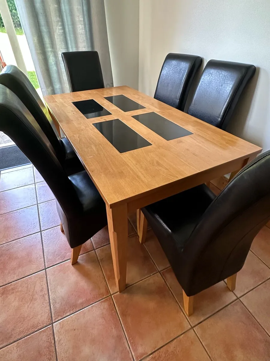 Table and 6 chairs - Image 1