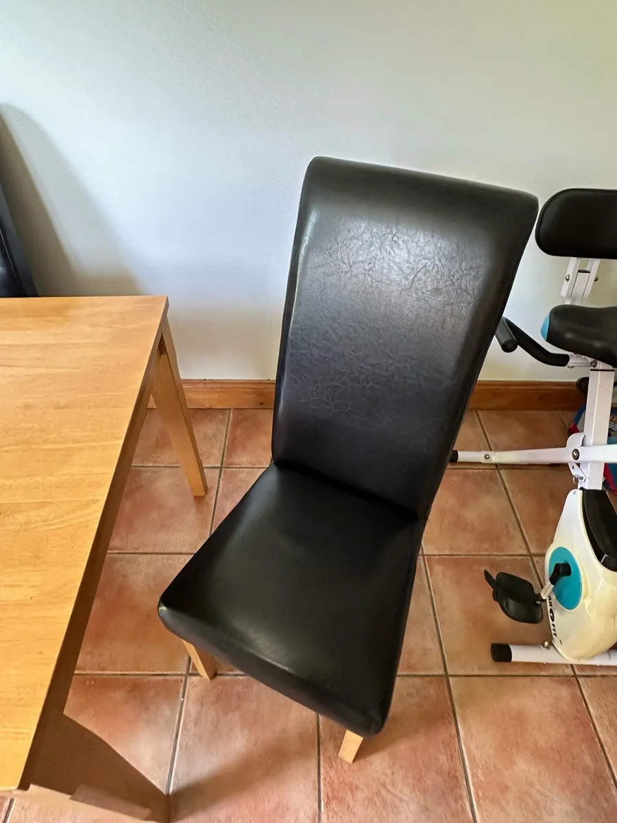 Table and 6 chairs - Image 3