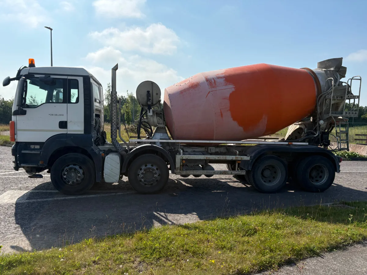Man 8x4 Mixer - Image 4
