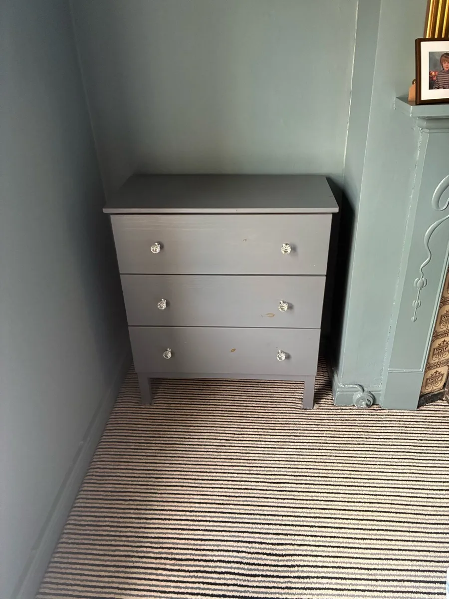 Chest of drawers - Image 1