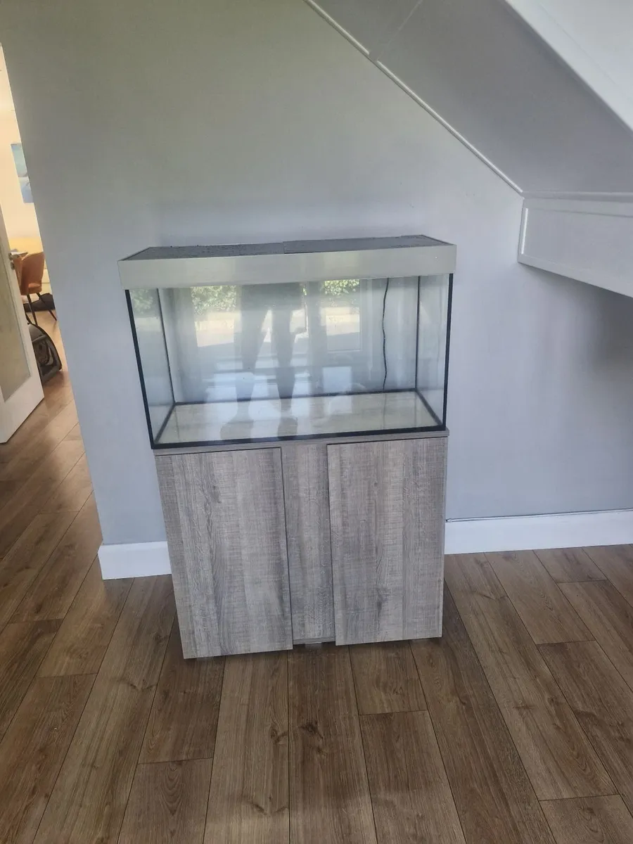120 litre capacity fish tank with cupboard - Image 2