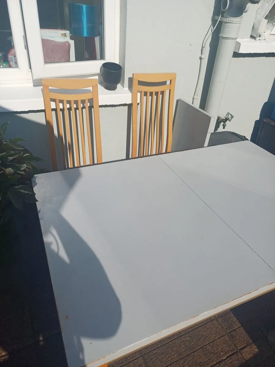 Table and Chairs - Image 4