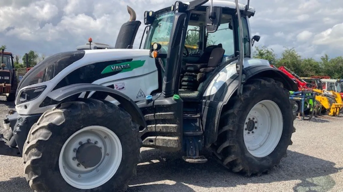 VALTRA T174, C/W FL & PTO - Image 1