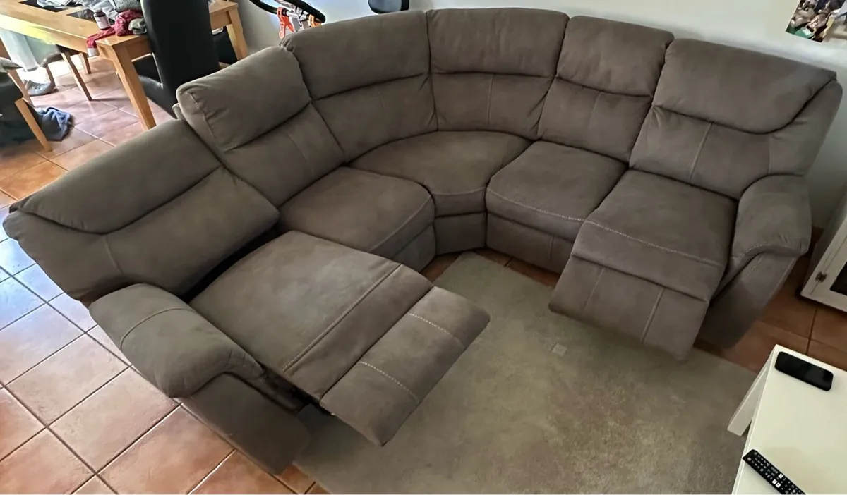 Corner sofa with 2 recliner seats - Image 1