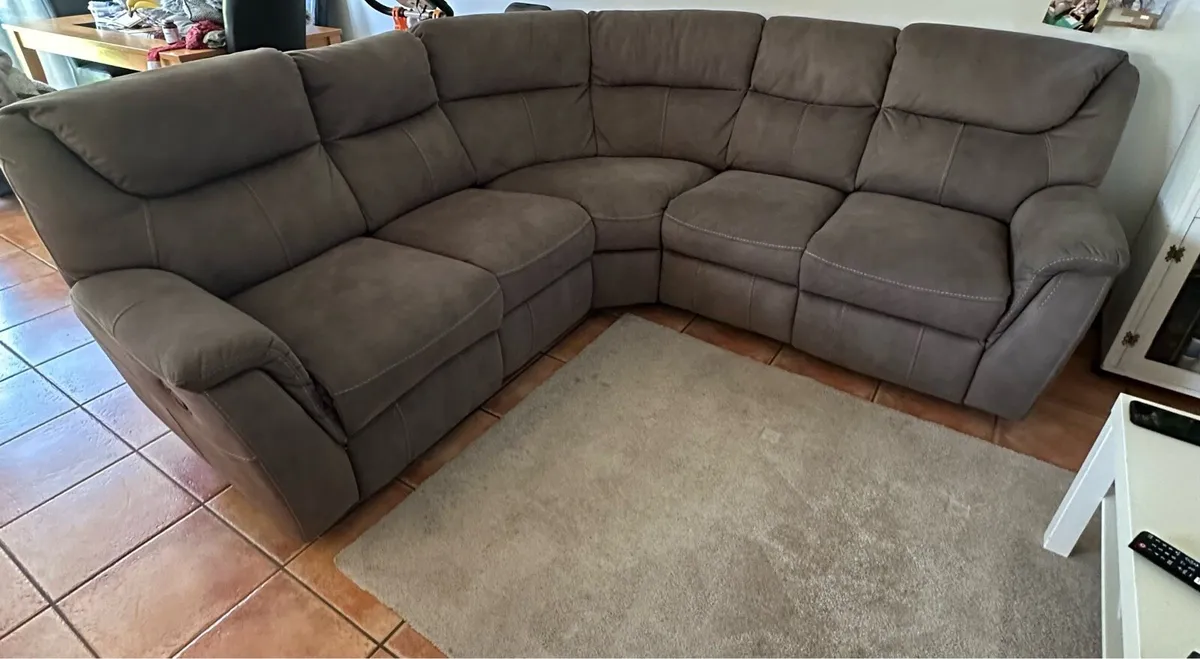 Corner sofa with 2 recliner seats - Image 2