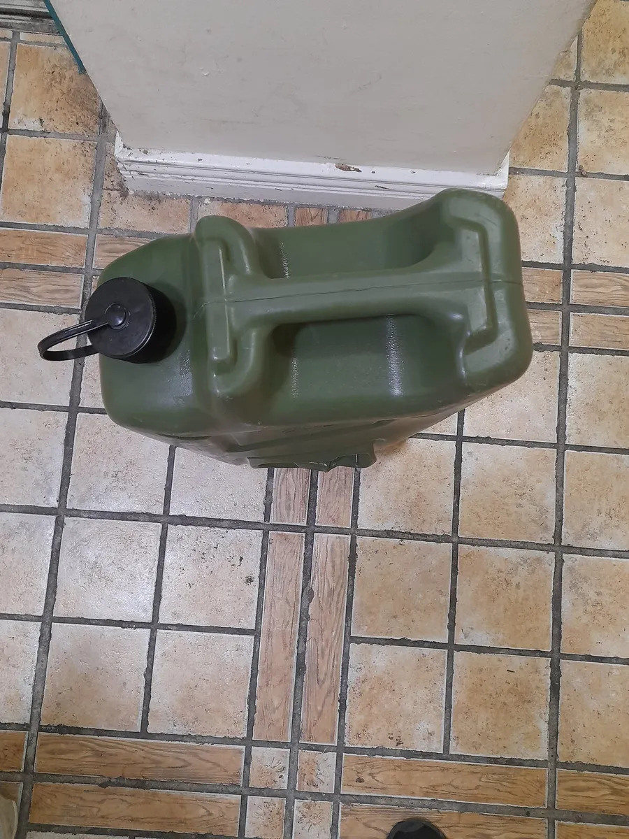 Hünersdorff Profi 20L fuel canister in olive green - Image 4