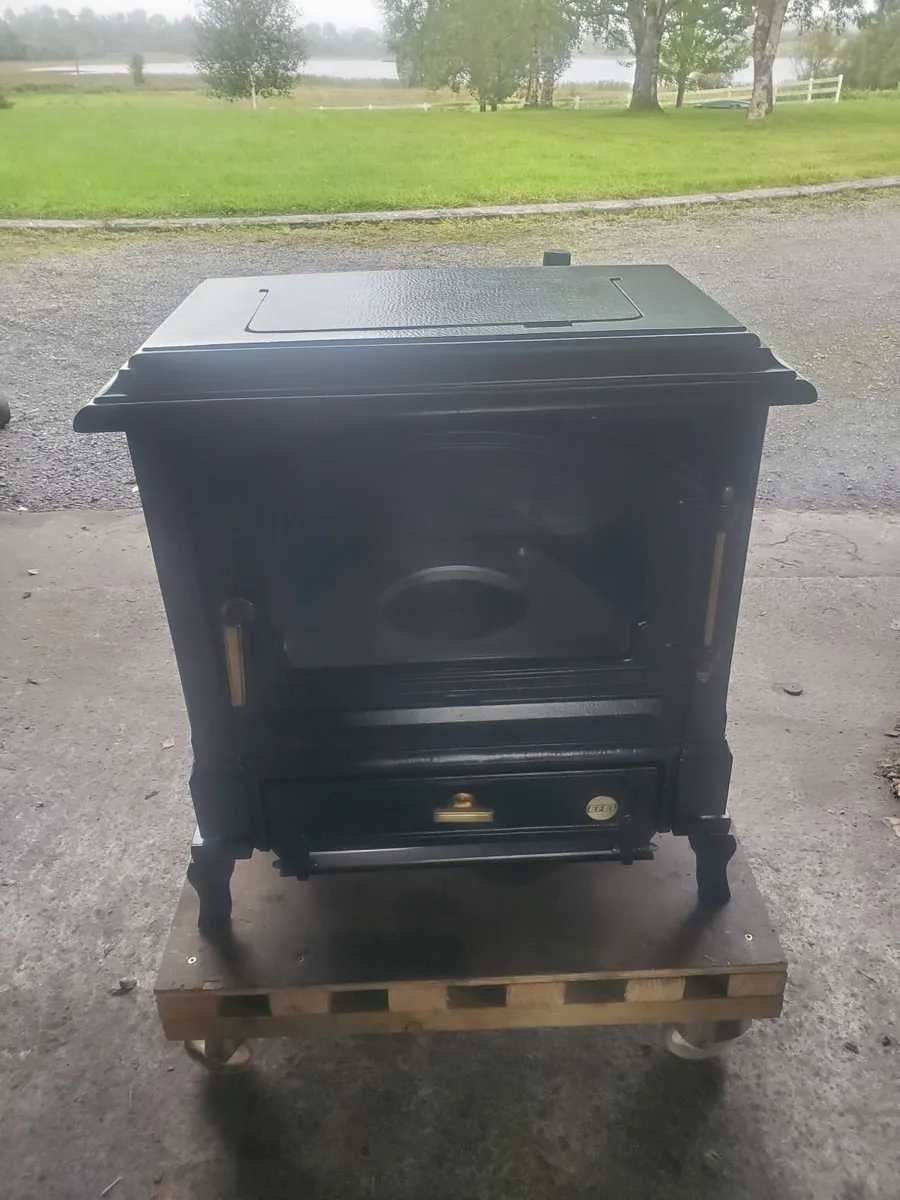 Wanted for cash ,oil stoves anything considered - Image 1